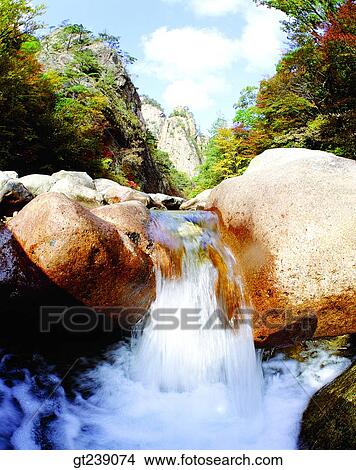 Picture - Korea, exterior, day, daytime, daylight, Jujeongoal, Sorak mountain. Fotosearch