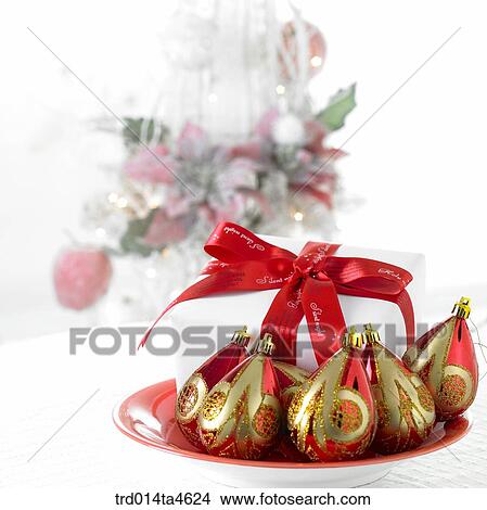 Picture - Christmas stuff, a gift box. Fotosearch