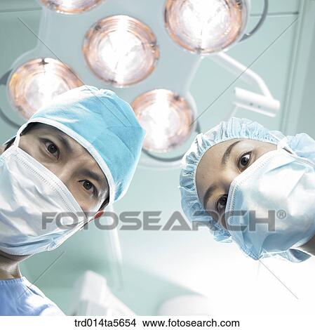 Picture - medicine/ a doctor in an operating room. Fotosearch