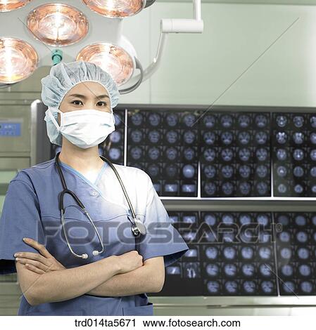 Stock Image - medicine/ a doctor in an operating room. Fotosearch