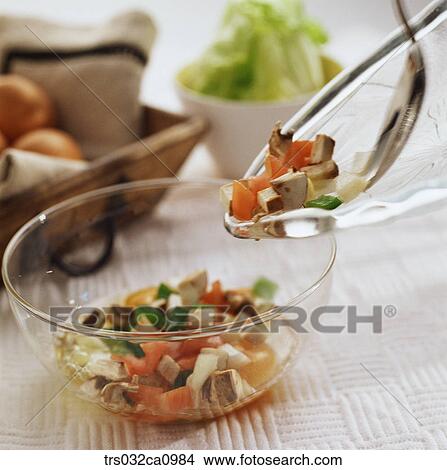 Picture - Western food, food, dish, vessel, strainer, vegetable, mushroom. Fotosearch