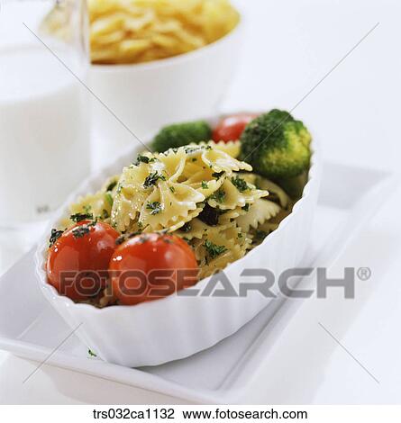 Stock Image - Western food, dish, food, pasta, tomato, broccoli, plate. Fotosearch