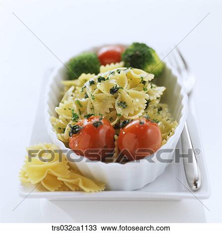 Stock Image - Western food, dish, food, pasta, tomato, broccoli, plate. Fotosearch