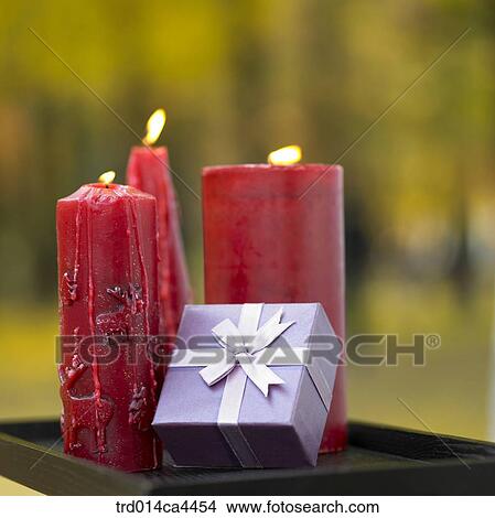Picture - candle, red, candlelight, present, gift, case. Fotosearch