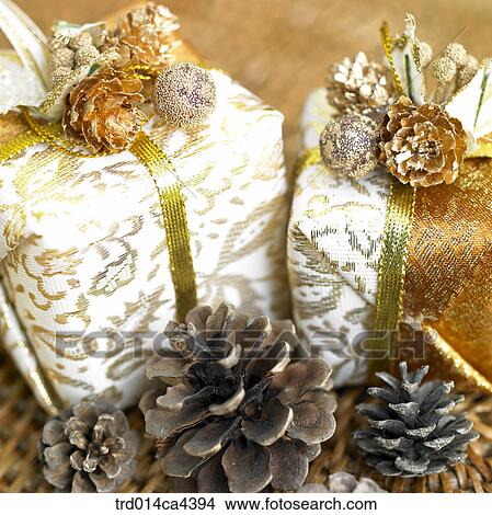 Picture - pinecone, basket, present, gift, case, packingcase. Fotosearch
