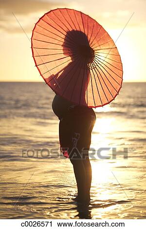 Jaune Plage Silhouette Océan Portrait Grossesse Coucher Soleil Banque Dimage