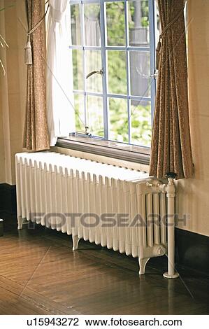 radiateur, sous, a, fenêtre banque d'image | u15943272 | fotosearch