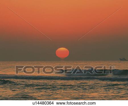 Picture - Sunset over sea, Shizuoka Prefecture, Japan. Fotosearch