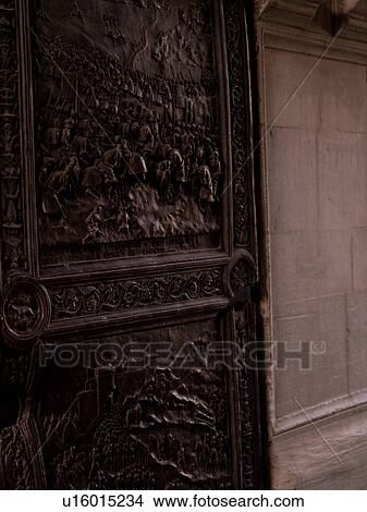 Picture - Exterior of a building in Naples. Fotosearch