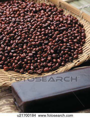 Picture - Adzuki beans on colander and adzuki-bean jelly. Fotosearch