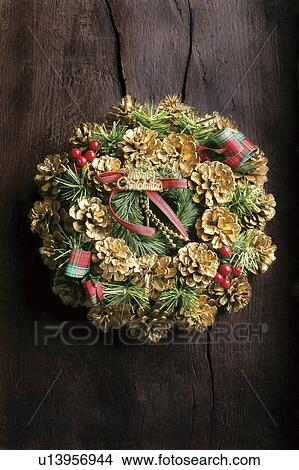 Picture - Christmas wreath. Fotosearch