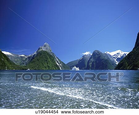 Picture - Mitre Peak, Milford Sound, New Zealand. Fotosearch