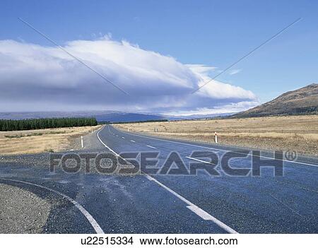 Picture - Road in Cromwell, South Island, New Zealand. Fotosearch