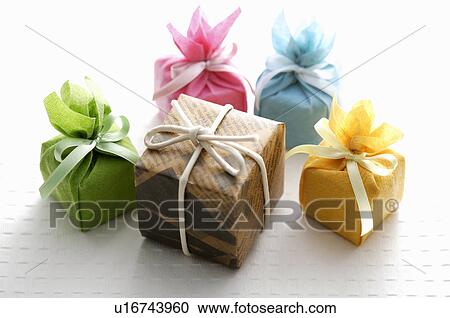 tissue paper in gift box