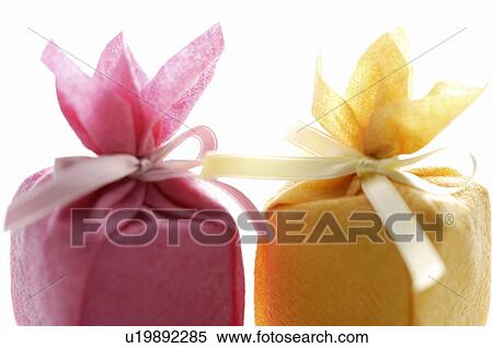 tissue paper in gift box