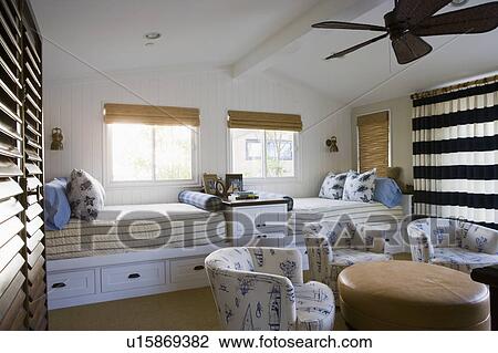 Stock Foto - kinderen, slaapkamer, met, tweeling, bedden u15869382 ... Stock Foto - kinderen, slaapkamer, met, tweeling, bedden u15869382 ...