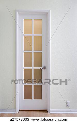 Klein Wandschrank Tuer Stock Bild U27578003 Fotosearch