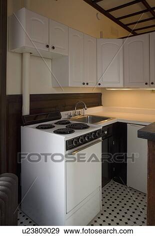 Klein, wohnung, kueche, mit, schwarz weiß, tiled boden Stock Foto Klein, wohnung, kueche, mit, schwarz weiß, tiled boden Stock Foto
