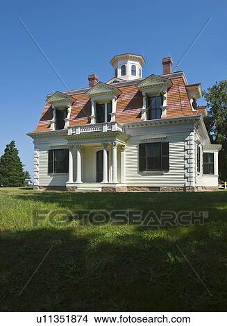 Picture - Front of house. Fotosearch