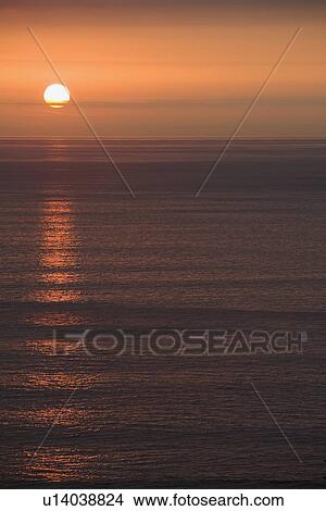 Picture - sun over the ocean. Fotosearch