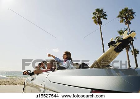 Picture - Couple on road trip. Fotosearch
