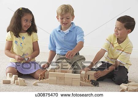 children building with blocks