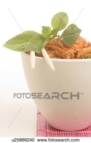 Asiatisches Gericht in einer Schüssel mit Essstäbchen View Large Photo Image Stock Image - Asiatisches Gericht in einer Schüssel mit Essstäbchen. Fotosearch