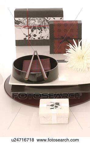 Stock Photo - Asiatisches Geschirr und Geschenke. Fotosearch