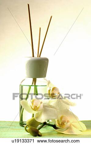 Stock Image - Duftlampe mit Orchideenblüte. Fotosearch
