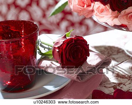 Stock Image - Gedeck mit roter Rose. Fotosearch
