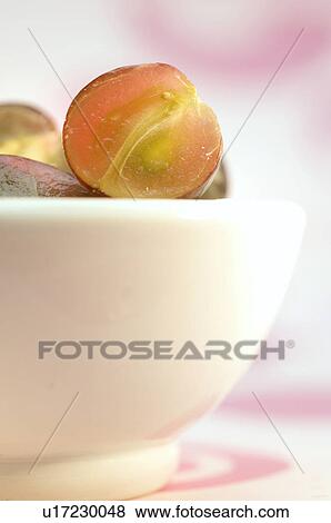 Stock Photo - Rote Weintrauben. Fotosearch