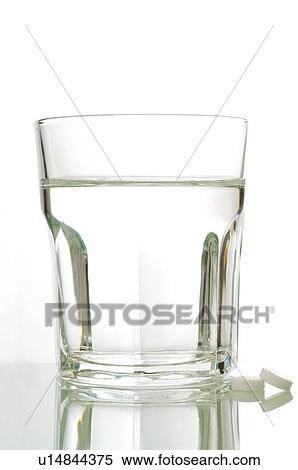 Stock Photography - Schüssler Salz Tabletten mit einem Glas Wasser. Fotosearch
