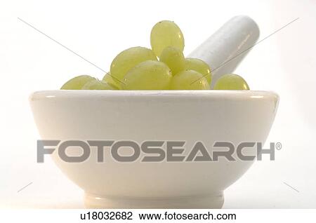 Stock Image - Weintrauben im Mörser. Fotosearch