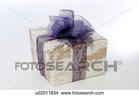 Picture - Gift box. Fotosearch