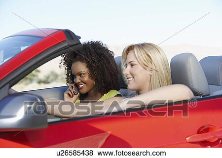 Zwei Junge Frauen Fahren Rot Cabrio Stock Foto U Fotosearch