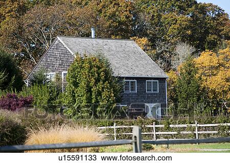 Farmhouse in The Hamptons, New York View Large Photo Image Stock Image - Farmhouse in The Hamptons, New York. Fotosearch
