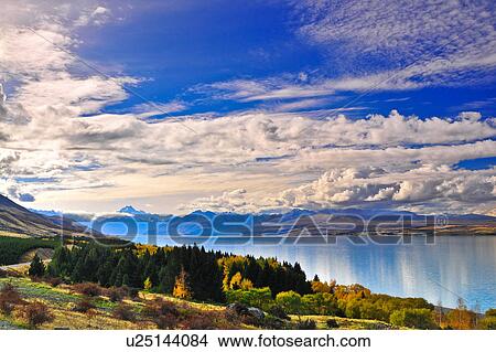Picture - Lake Tekapo, South Island New Zealand. Fotosearch