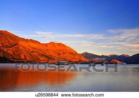 Picture - Lake Wanaka, South Island New Zealand. Fotosearch