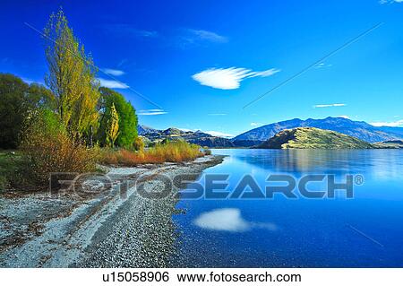 Stock Photograph - Lake Wanaka, South Island New Zealand. Fotosearch