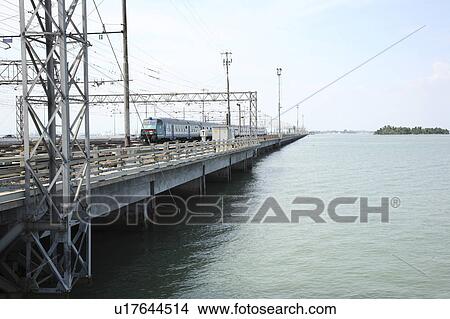 Picture - Train on Ponte della Liberta† (the Freedom Bridge), Venice Italy. Fotosearch