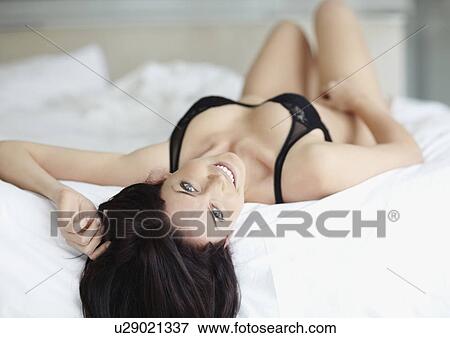 bed sexy woman Asian chew finesse mr