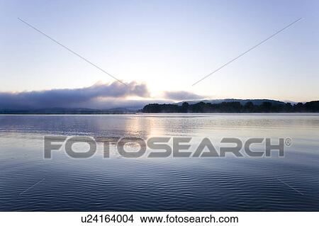 Picture - Mississippi river at dawn, Iowa, USA. Fotosearch
