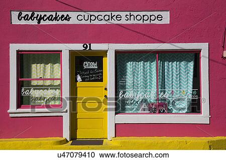 Stock Image - Bisbee, Arizona, USA, April 6, 2015, pink cupcake store, western town. Fotosearch