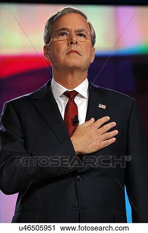 Stock Image - LAS VEGAS, NV - DECEMBER 15: Republican presidential candidate and former Gov Jeb Bush holds hand over heart for pledge of allegiance at CNN republican presidential debate at The Venetian, December 15, 2015, Las Vegas, Nevada. Fotosearch