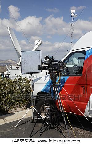 Picture - REAGAN PRESIDENTIAL LIBRARY, SIMI VALLEY, LA, CA - SEPTEMBER 16, 2015, video camera with reflector and satellite dishes with TV broadcast vans for Republican Presidential Debate. . Fotosearch