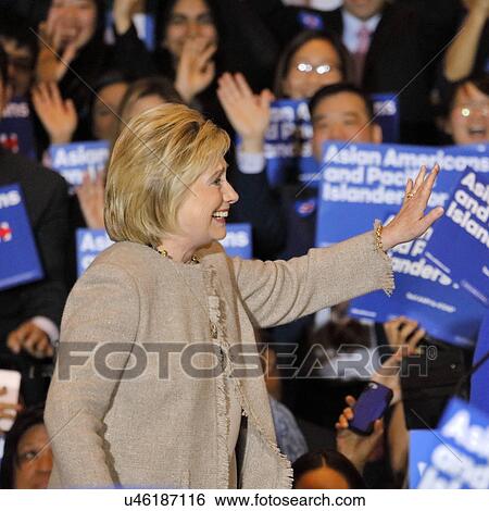 Stock Photograph - SAN GABRIEL, LA, CA - JANUARY 7, 2016, Democratic Presidential candidate Hillary Clinton waves and smiles to Asian American and Pacific Islander (AAPI) members.. Fotosearch