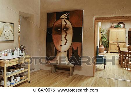 大きい 絵 上に イーゼル 中に 玄関 の 家 ストックフォト 写真素材 U Fotosearch