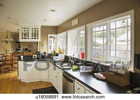 Groß, küchentresen Stock Bild | u18058891 | Fotosearch