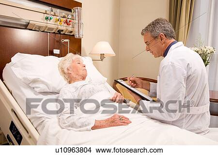 Picture - Doctor visiting a patient. Fotosearch