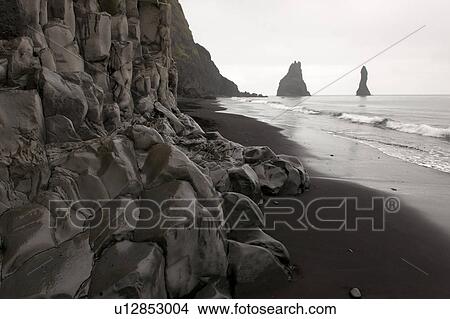 Picture - Rockface along the beach on a cloudy day. Fotosearch
